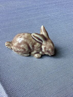 70s Wade Whimsies Red Rose Tea Rabbit Figurine Porcelain W08